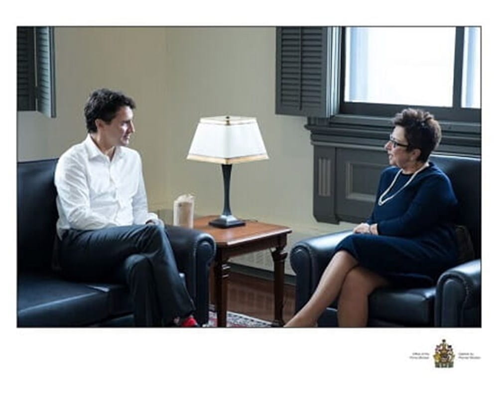 Prime Minister Justin Trudeau and CEO of CAMH, Catherine Zahn sitting down and having a conversation. 