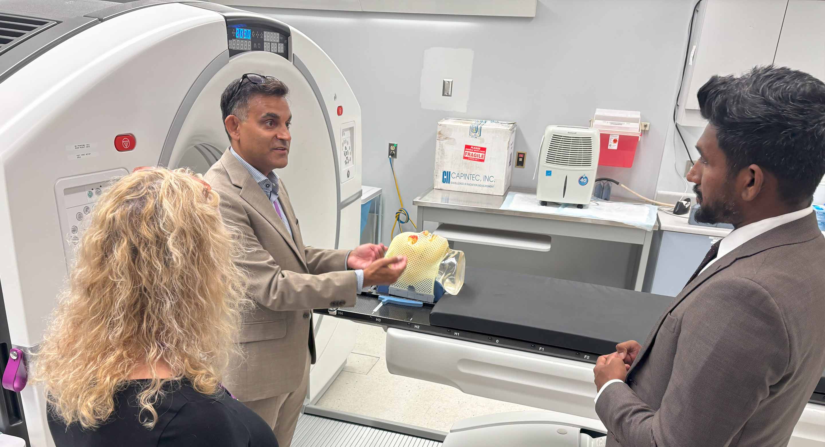 Assistant Minister of Mental Health Vijay Thanigasalam visited CAMH to tour our research