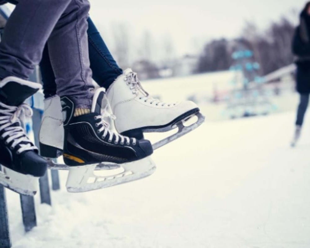 A group of friends skating